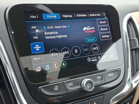 Used 2023 Chevrolet Equinox Premier image 17