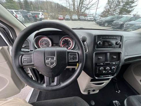 Used 2017 Dodge Grand Caravan SE image 13