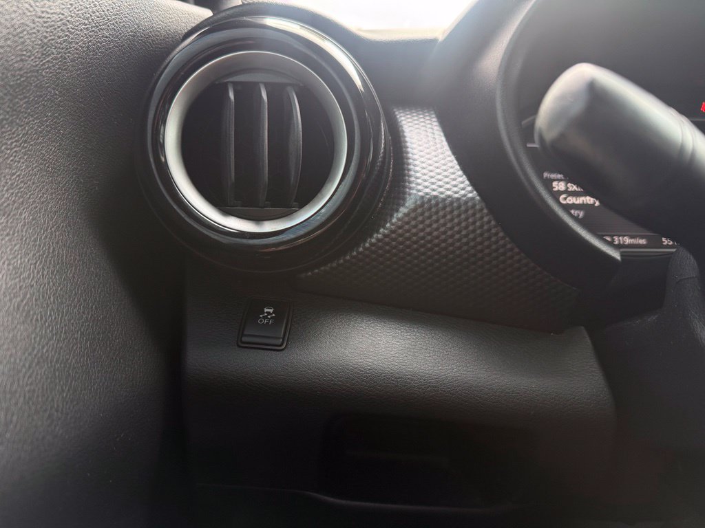 Used 2018 Nissan Kicks SV FWD image 12