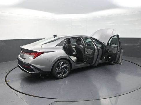 Used 2024 Hyundai Elantra Limited FWD image 45