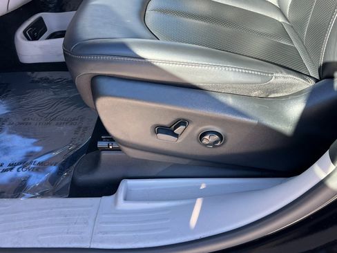 Certified 2024 Chrysler Pacifica Touring-L image 25