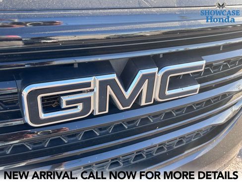 Used 2019 GMC Acadia SLT w/ Black Edition FWD image 8