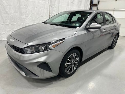 Used 2024 Kia Forte LXS image 3