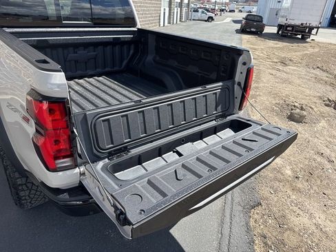 New 2026 Chevrolet Colorado ZR2 w/ Technology Package AWD/4WD image 13