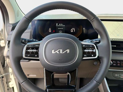 New 2026 Kia Carnival EX image 24