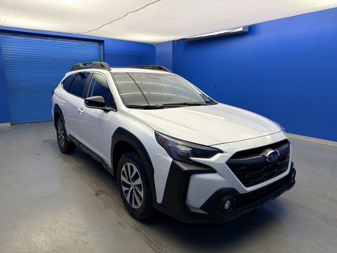 Certified 2025 Subaru Outback Premium w/ Popular Package #1A image 2