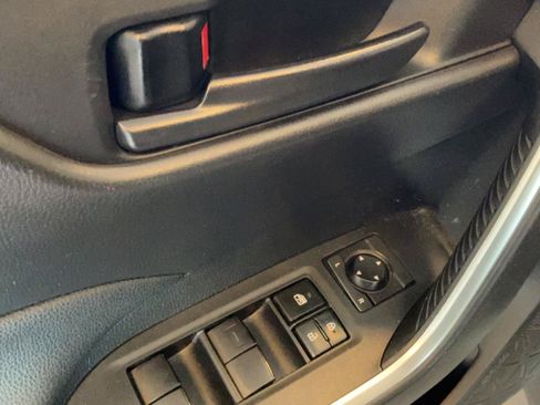 Used 2021 Toyota RAV4 LE FWD image 20