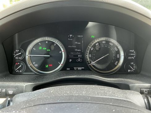 Used 2021 Lexus LX 570 4WD w/ Luxury Package image 13
