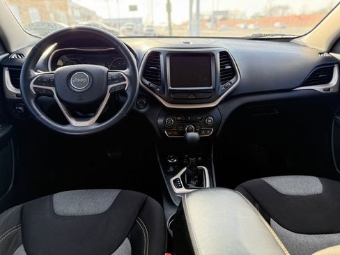 Used 2014 Jeep Cherokee Altitude w/ Cold Weather Group image 27