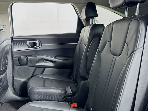 Used 2022 Kia Sorento S image 12
