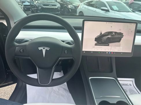 Used 2022 Tesla Model Y Long Range AWD/4WD image 18
