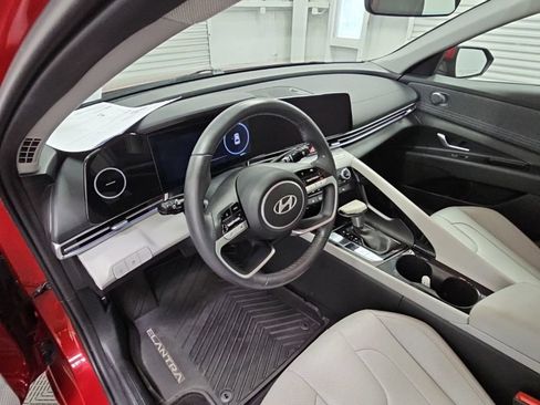 Used 2025 Hyundai Elantra Limited FWD image 12
