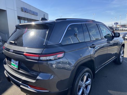 Used 2022 Jeep Grand Cherokee Limited w/ Luxury Tech Group II image 7