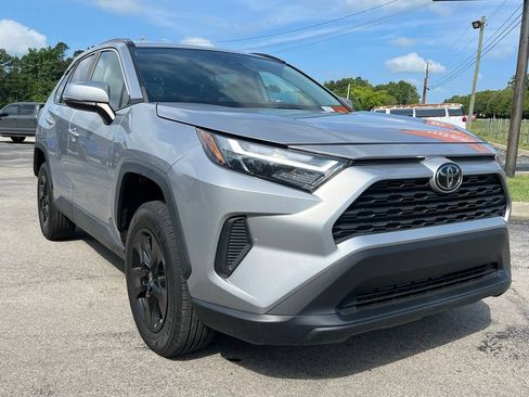 Used 2022 Toyota RAV4 XLE AWD/4WD image 2