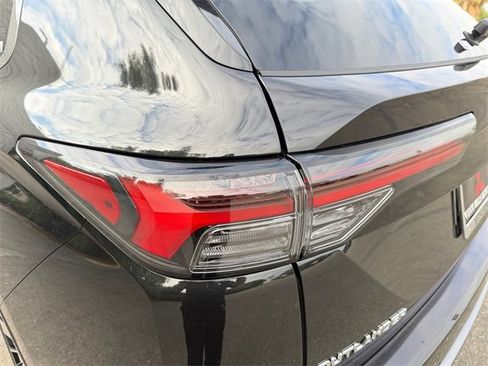 New 2025 Mitsubishi Outlander SE image 33