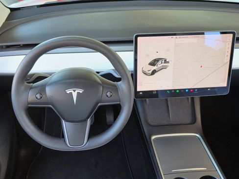 Used 2021 Tesla Model Y Long Range image 15