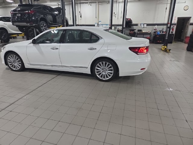 Used 2013 Lexus LS 460 L w/ Preferred Accessory Package AWD/4WD image 10