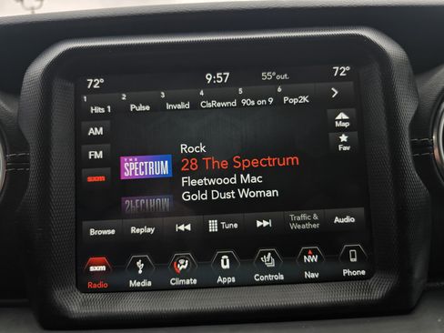 Used 2018 Jeep Wrangler Unlimited Sahara image 25