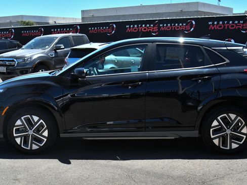 Used 2023 Hyundai Kona SE w/ Cargo Package FWD image 4