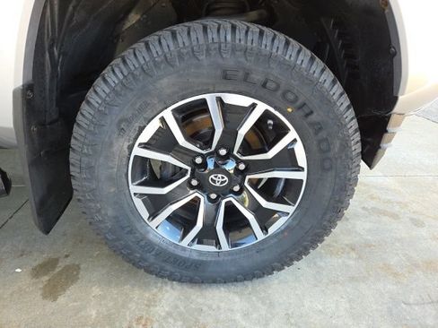 Used 2020 Toyota Tacoma TRD Sport AWD/4WD image 72