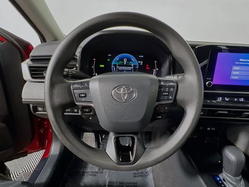 Used 2025 Toyota Camry LE FWD image 17