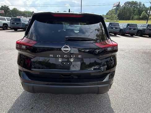 Used 2024 Nissan Rogue S AWD/4WD image 9