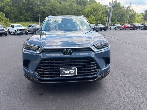 Used 2025 Toyota Grand Highlander AWD image 3