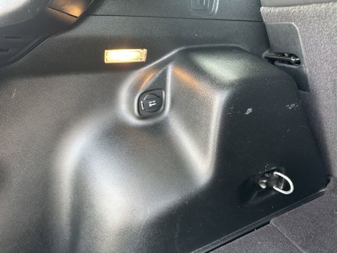 Used 2019 Jeep Cherokee Trailhawk image 16