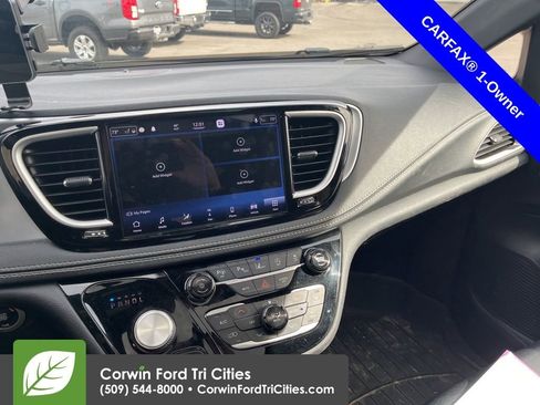 Used 2021 Chrysler Pacifica Touring-L w/ Premium & Safety Sphere Group image 6