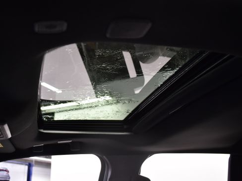 Used 2024 Toyota Tacoma Limited w/ Limited Package (LT) image 23