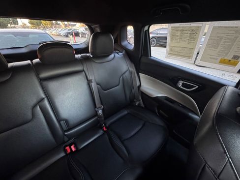 Used 2025 Jeep Compass Limited image 37