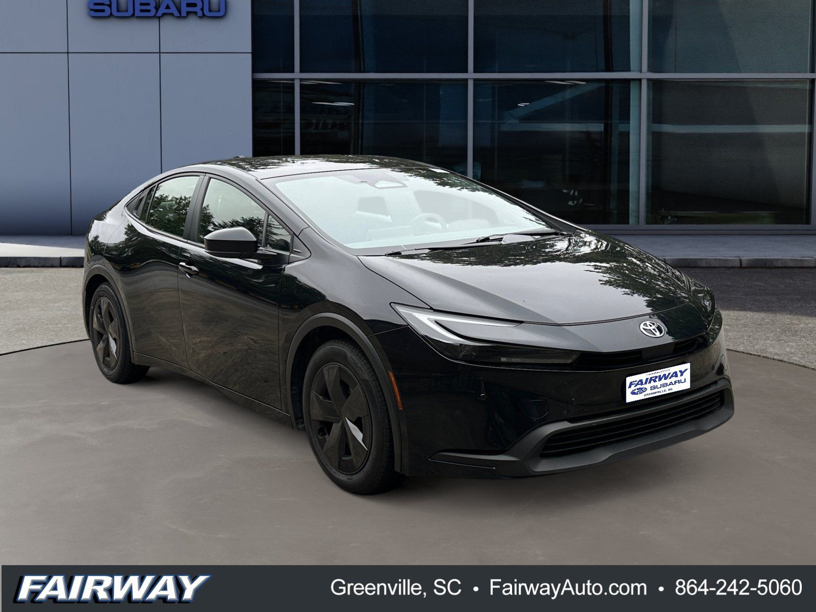 Used 2025 Toyota Prius LE FWD image 4