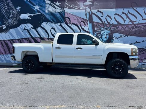 Used 2007 Chevrolet Silverado 2500 LT w/ 2LT Convenience Package RWD image 1