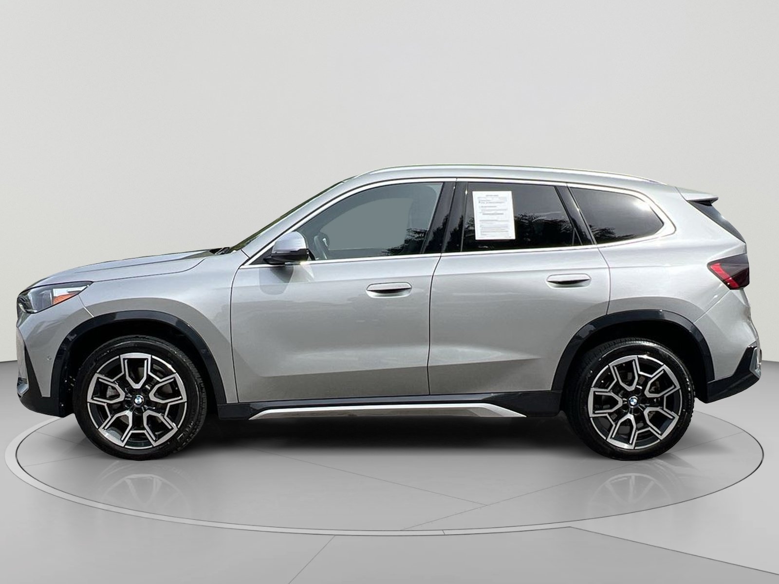 Used 2023 BMW X1 xDrive28i w/ Convenience Package AWD/4WD image 2
