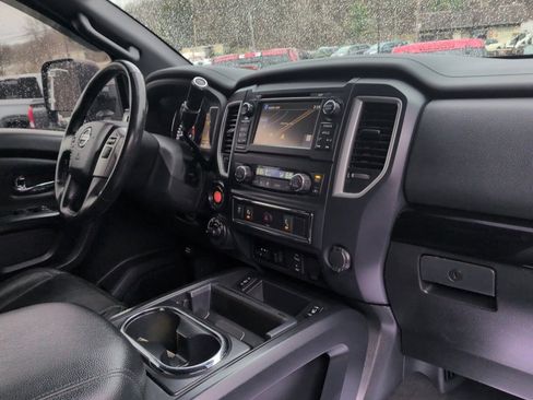 Used 2018 Nissan Titan SV w/ SV Convenience Package image 20