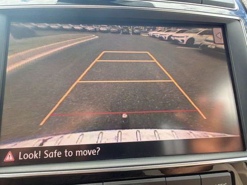 Used 2016 Volkswagen Touareg Sport AWD/4WD image 22