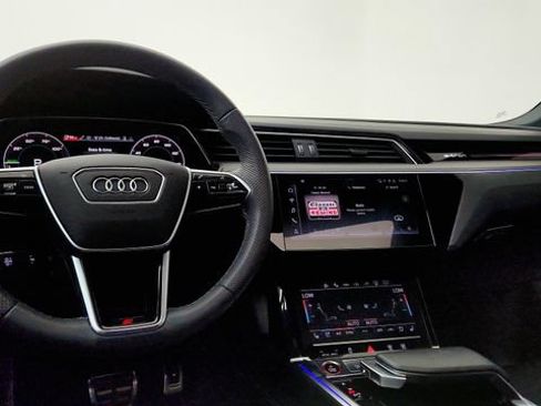 Used 2024 Audi Q8 e-tron Premium Plus AWD/4WD image 66