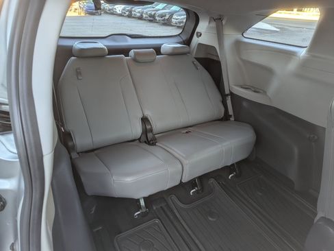 Used 2021 Toyota Sienna XLE image 39