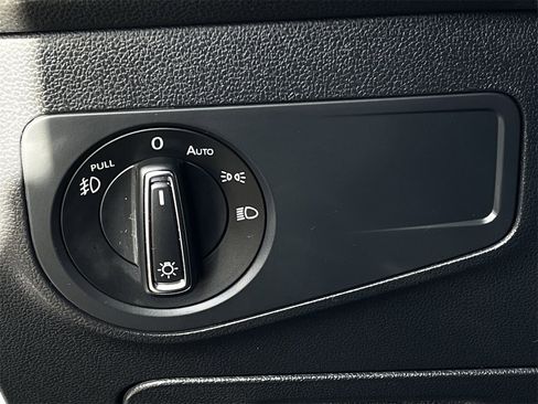 Used 2018 Volkswagen Tiguan SEL image 20