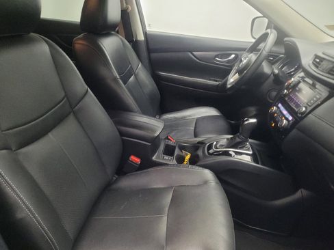 Used 2018 Nissan Rogue SV w/ Premium Package FWD image 21