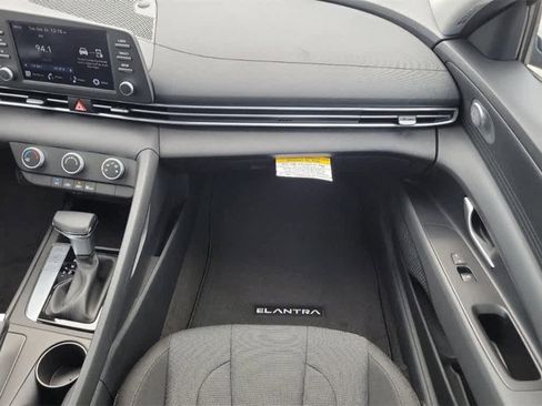 New 2025 Hyundai Elantra SE image 14