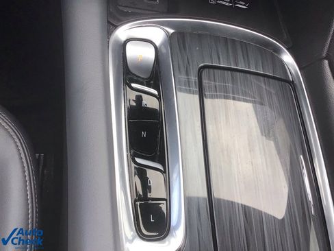 Used 2022 Buick Enclave Essence image 32