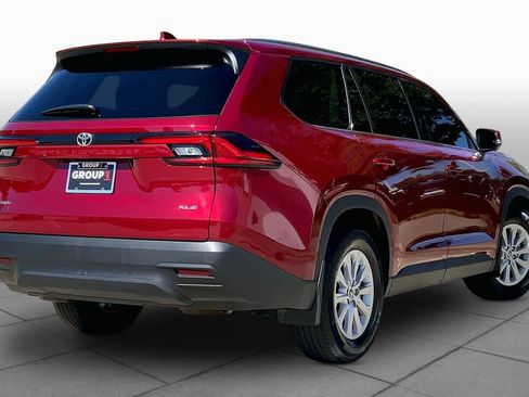 Used 2025 Toyota Grand Highlander XLE FWD image 13