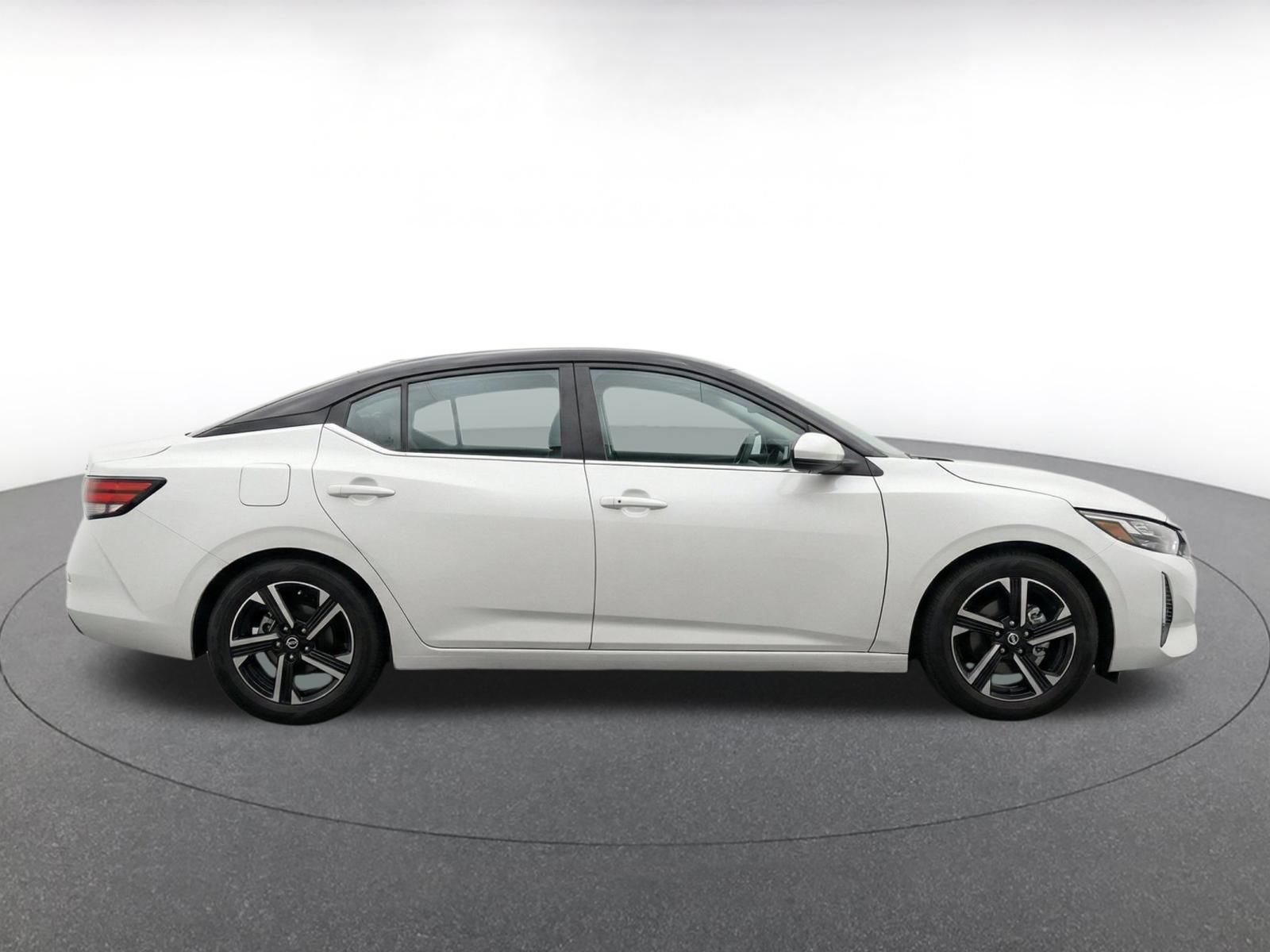 Used 2025 Nissan Sentra SV FWD image 9