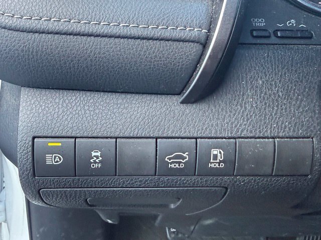 Used 2020 Toyota Camry SE w/ Blackout Package FWD image 21