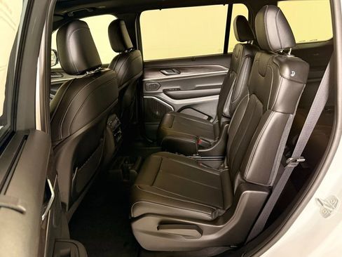 New 2025 Jeep Grand Cherokee L Limited w/ Luxury Tech Group II AWD/4WD image 14
