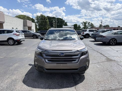 Used 2025 Subaru Forester Touring w/ Popular Package - Touring AWD/4WD image 3