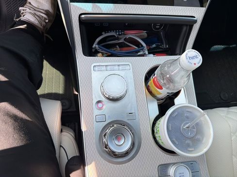 Used 2025 Genesis GV80 3.5T Prestige image 11