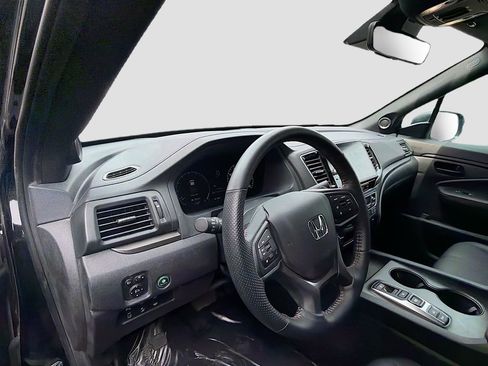 Used 2025 Honda Ridgeline TrailSport image 9