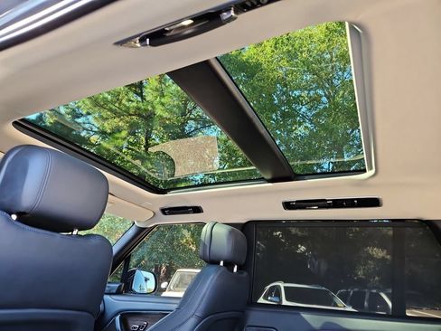 Used 2023 Land Rover Range Rover Long Wheelbase SE AWD/4WD image 24